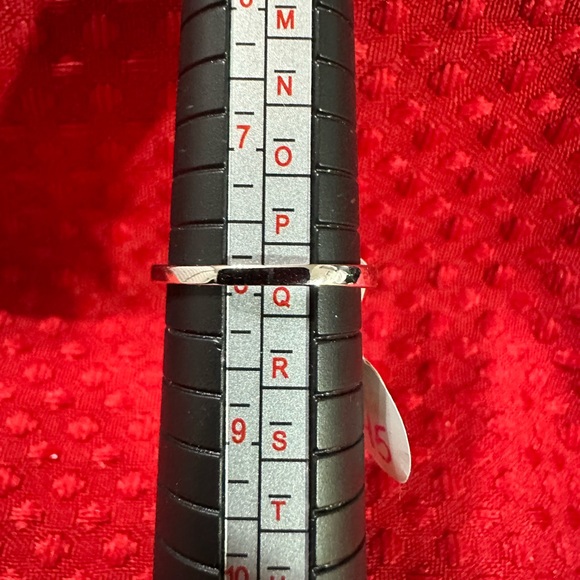 Costume Jewelry Ring. Size 8. - Picture 2 of 3